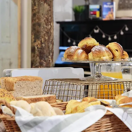 The Indy House - & Bed and Breakfast Lisboa